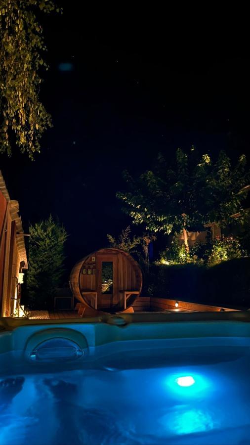 Gite De Charme 5 Etoiles Pour Couple Avec Sauna Et Jacuzzi Exterieurs Privatifs Peaugres Kültér fotó